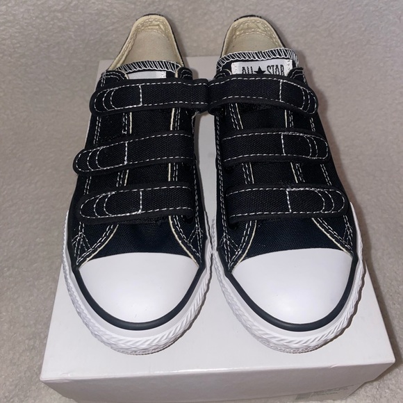 NIB Chuck Taylor Converse Easy On Low Top Kids Sneaker Unisex 1
